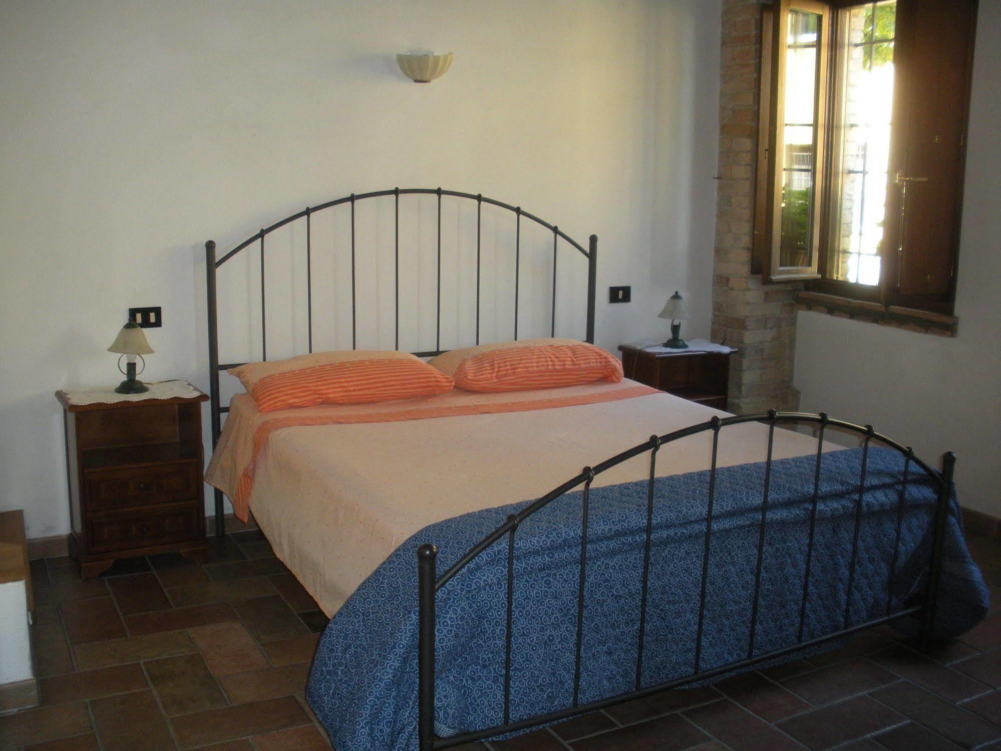 Agriturismo Gardenali โวลตา มันโตวานา ภายนอก รูปภาพ